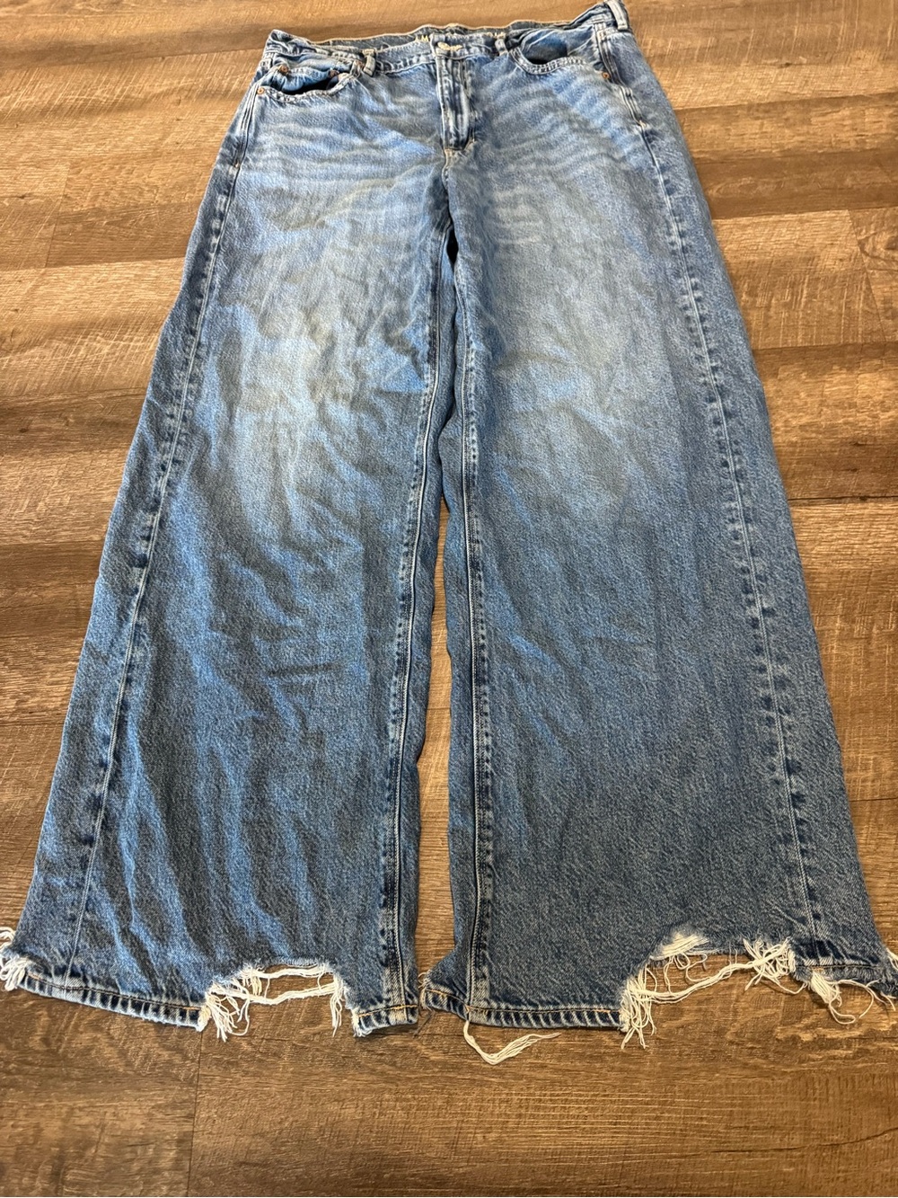 American Eagle Super High Rise Baggy Wide Leg Distressed Jeans